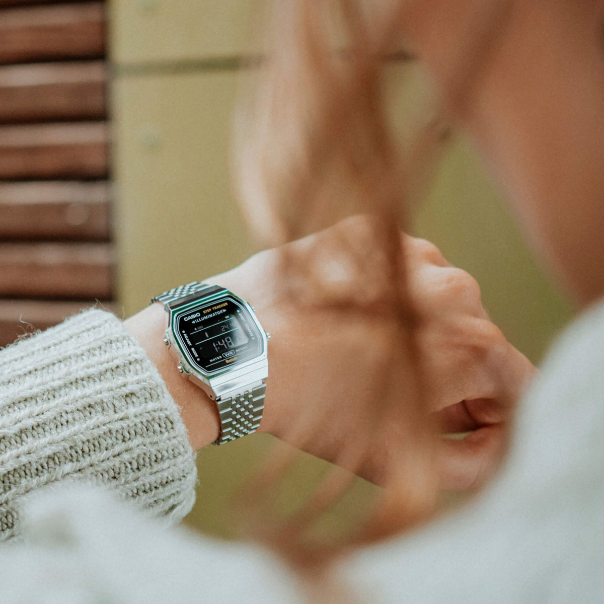CASIO VINTAGE BLUETOOTH® SMARTPHONE LINK - TĒRAUDS - iebūvēts akselerometrs uztver ķermeņa kustības + soļu skaitītājs - MELNS ABL-100WE-1BEF