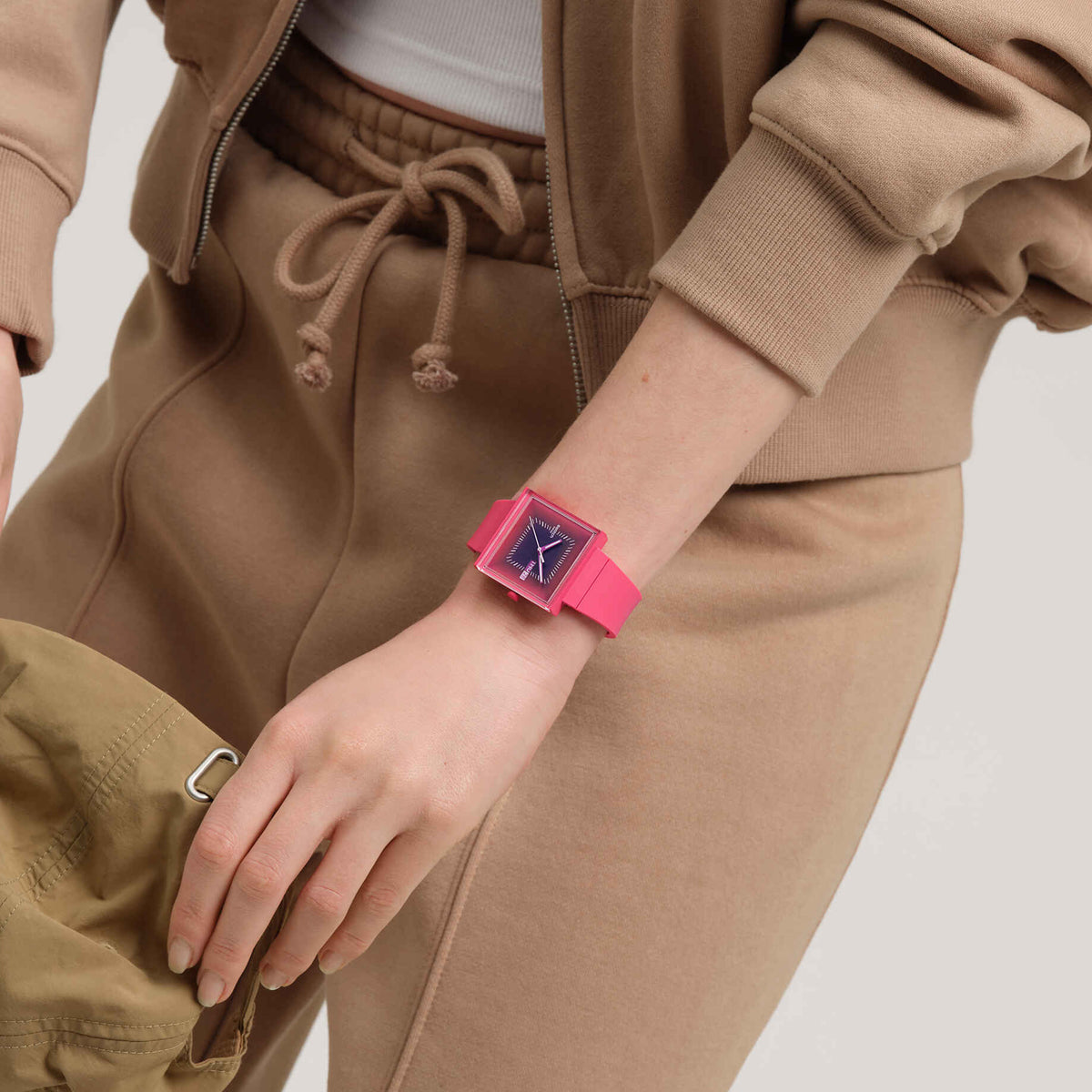 ЧАСЫ SWATCH SO34R700